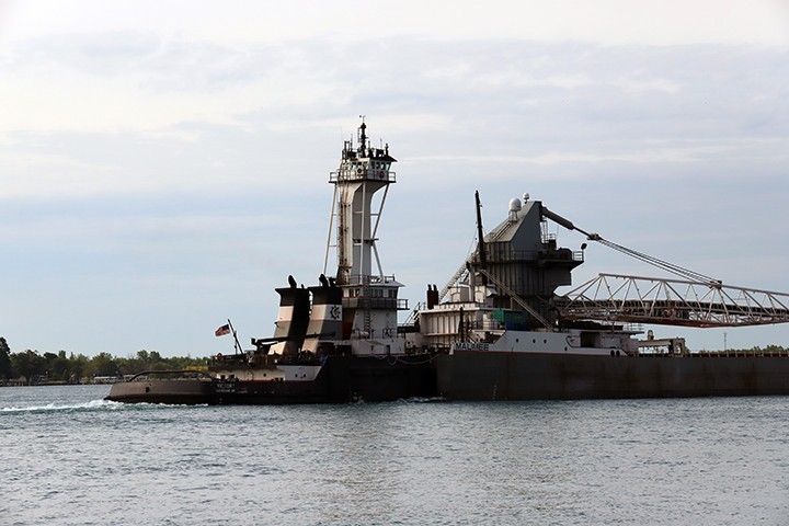 tug Victory barge Maumee